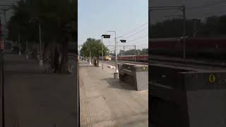 130kmph flat plafprm skip by CR Rajdhanimumbairajdhaniexpress indianrailways mumbairajdhaniexpres [upl. by Dranyer]