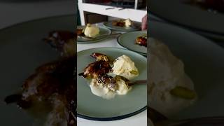 🍑🍯 Pêssegos assados e caramelizados no mel com sorvete de creme  SOBREMESA NA PARRILLA [upl. by Ajani]