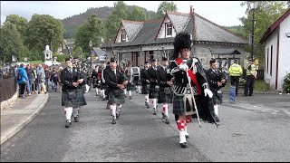 Drum Major Ronnie Rennie leads Kintore Pipe Band on the march to 2022 Braemar Gathering in Scotland [upl. by Earezed]