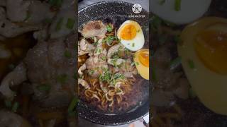 มาม่าชาบูน้ำดำ 🍜 🥚 🥓 food cooking quickcooking kitchen noodles [upl. by Safire]