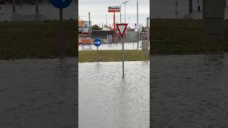 Наводнение в торговом центре hochwasser wien gerasdorf [upl. by Eustatius]