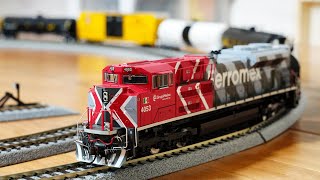 Athearn Ferromex SD70ACe HO Scale Unboxing [upl. by Lenka]