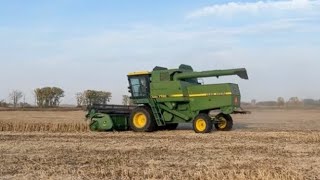 John Deere 7720 combine cutting beans [upl. by Lipp]