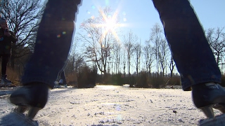 Schaatsen op natuurijs in Deurne [upl. by Eelta405]