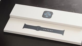 Apple Watch SE 2nd Gen Unboxing [upl. by Gelhar]