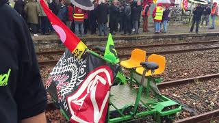 Manifestation des cheminots charentais à Ruelle pour défendre la ligne AngoulêmeLimoges [upl. by Naara]