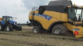 New Holland CX760 vast in de modder  stuck in mud  Trekkerwebnl [upl. by Elgna805]