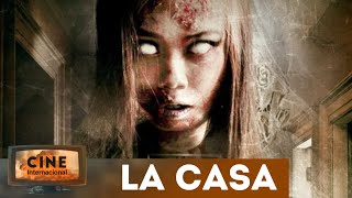 Ella tiene la intención de mudarse a una casa de miedo para resolver un viejo misterio 🛖 LA CASA 🛖 [upl. by Debbi785]