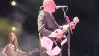 The Smashing Pumpkins ‘Disarm’ live at Bankplus in Southaven MS 91024 smashingpumpkins [upl. by Rema]