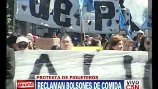 C5N  SOCIEDAD PIQUETEROS RECLAMAN BOLSONES DE COMIDAS [upl. by Yesmar447]