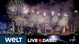 SILVESTERFEUERWERK So begrüßt Hongkong das neue Jahr 2022  WELT Live dabei [upl. by Calisa283]