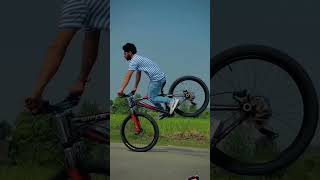 YouTubeshorts YouTubeshortstunts shortsfeedshortfeet cyclestuntcyclestunts [upl. by Cilurzo]