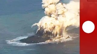 Una erupción volcánica crea una nueva isla en Japón [upl. by Inattirb]