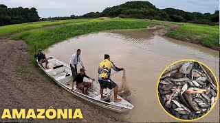 Pescando no LAGO do ACAJATUBA no AMAZONAS lugar mais farto de peixe do Rio Negro [upl. by Yramesor462]