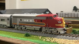 Review Walthers Mainline ATSF F7A ESU DCC amp ATSF Budd Coaches [upl. by Eocsor]