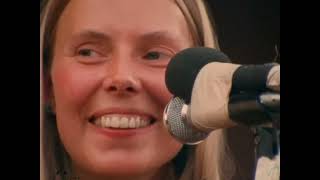 Joni Mitchell  Big Yellow Taxi  Live at the Isle of Wight Festival 1970 [upl. by Sivia]