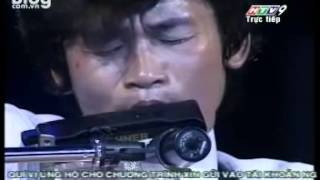 Diễm xưa  Thế VinhMột tay chơi guitar Nghị lực con người Việt [upl. by Esilehc]