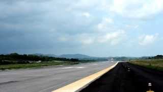 Incredible low pass at Huatulco Airport  near the runway nikon d7000 [upl. by Ednyl176]