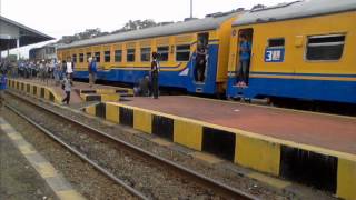 Sabtu sore di Stasiun Cimahi amp Stasiun Bandung [upl. by Refitsirhc]