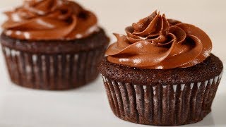 Banana Chocolate Cupcakes Recipe Demonstration  Joyofbakingcom [upl. by Dressel812]