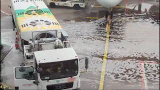 Havarierter Tankwagen verliert Kerosin am Flughafen Düsseldorf [upl. by Kcirdla247]