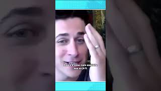 David Henrie lendo alguns tuítes sedentos [upl. by Florentia880]