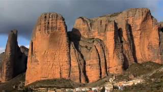 Carlos Suarez Escalada y Salto BASE en Riglos [upl. by Felicdad]