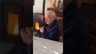 Nonno Faustino a PRANZO si ARRABBIA perché non vuole guardare i MUSI GIALLI😡🐊😂 [upl. by Yrojram]