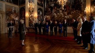 Beëdiging nieuw kabinet ten overstaan van de Koningin 2012 [upl. by Aed]