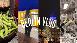 BERLIN VLOG 8  Ohrlöcher stechen ganz viel Essen amp Weihnachtsstimmung  Lorena Maria [upl. by Enicul]