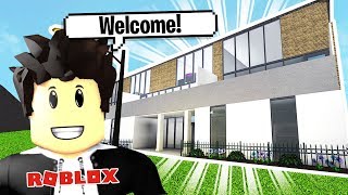 I MADE MY IRL APARTMENT ON BLOXBURG 🏡  Roblox Bloxburg Apartment Tour w Amberry [upl. by Leiand]