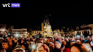 Volle Vrijdagmarkt in Gent zingt Mia als eerbetoon aan Luc De Vos [upl. by Lehet422]