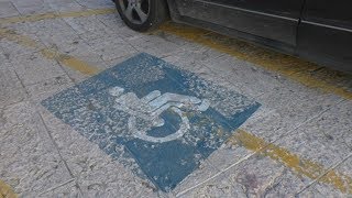 Parcheggi riservati ai disabili cittadini troppo spesso “distratti” [upl. by Betteann49]