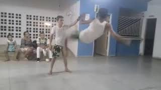 Martelo Cruzado Capoeira [upl. by Aieken505]