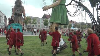 Royal de Luxe  de duiker en de kleine reuzin België 82010  Antwerpen [upl. by Weiss]