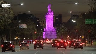 Edificios se iluminaron de rosa para concientizar sobre el cáncer de mama y su prevención [upl. by Naejeillib]