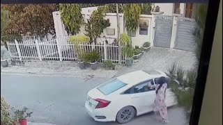 Brave Pakistani Girl Stops Car Stealer  Watch [upl. by Namas]