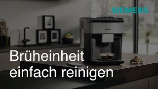 Rundum sauber So einfach reinigst du die Brüheinheit deines EQ500  Siemens Kaffeevollautomat [upl. by Buchanan740]