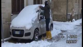 ZOLLINO  04012019  La neve rende tutti felici grandi e piccini [upl. by Nnylaf]