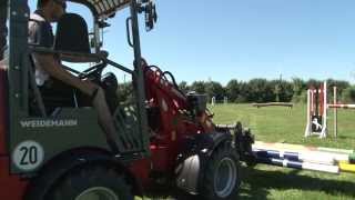 Weidemann – Hoftrac® 1160 hilft beim Aufbau eines Reitplatz Parcours [upl. by Oiralednac]