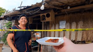 Tourista gringo pide comida en lengua maya olvidada en México [upl. by Zohar501]