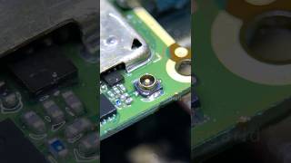 replacing the signal antenna socket causing a weak signal🤔 phonerepair microsoldering [upl. by Asia]