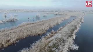 Schaatsen op trekgaten in Weerribben [upl. by Kleiman]