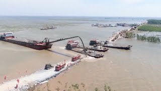 Work underway to secure dike breach in central Chinas Dongting Lake [upl. by Buckingham]