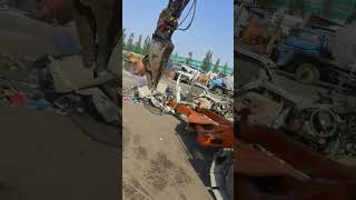 car dismantler working 2grappleloader excavator constructionmachinery excavationequipment [upl. by Hamforrd]