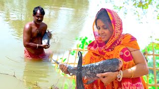 পুকুর থেকে 3kg ওজনের কাতলা মাছ ধরে মায়ের হাতে সেরা রান্না  Fishing and cooking katla fish villfood [upl. by Adnilram760]