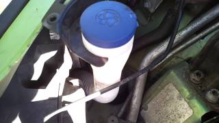 Where is the Windscreen Washer Fluid Reservoir in a Peugeot 307 01 07 [upl. by Westlund]