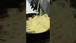 ¡La auténtica pasta carbonara está aquí [upl. by Zsolway]