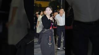 Tibetan dancing girl braids her hair a beautiful sight [upl. by Quill]