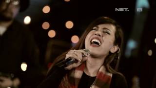 Novita Dewi  Musnah Andra and The Backbone Cover Live at Music Everywhere [upl. by Nomzaj]